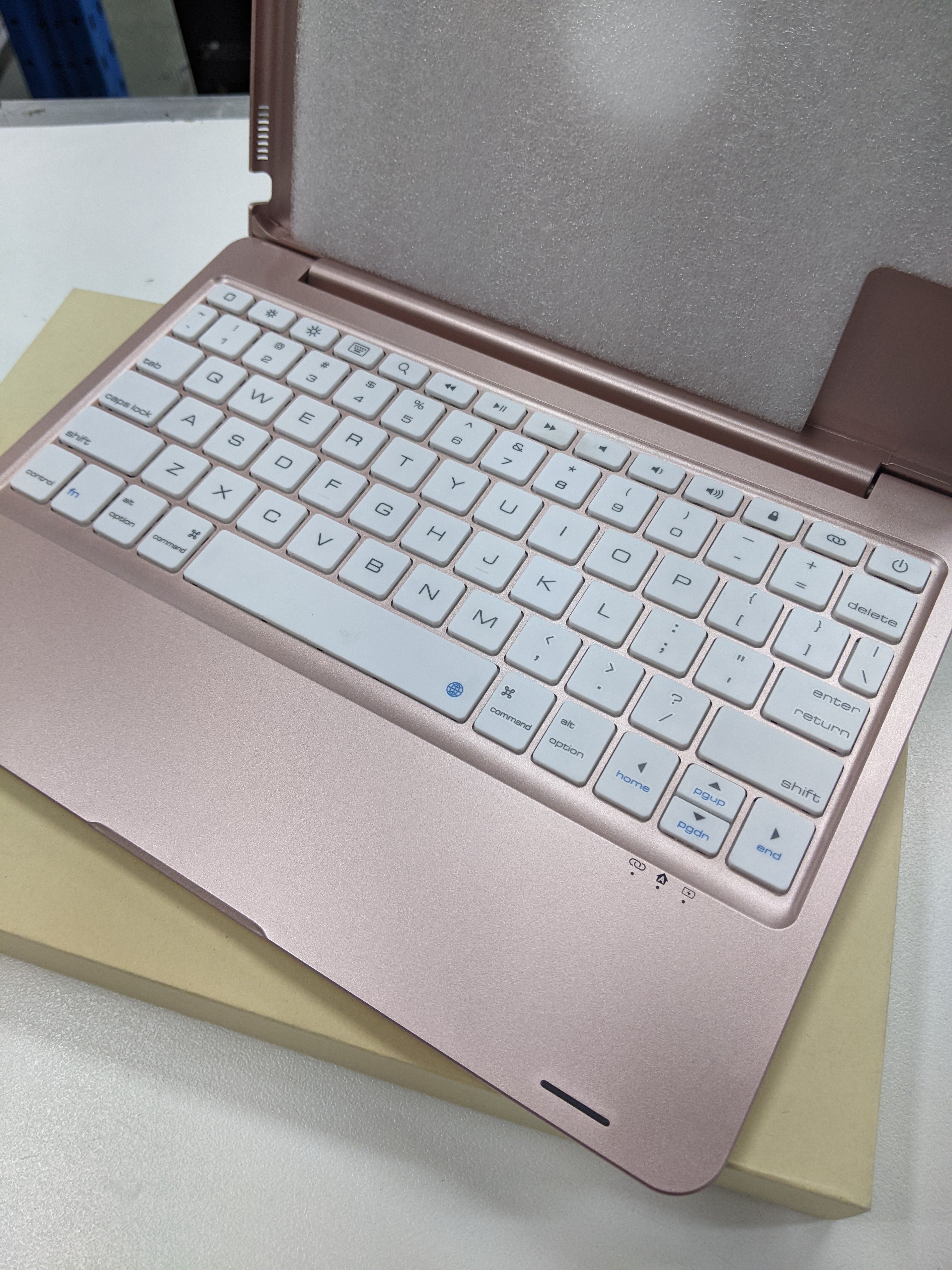 Wireless Keyboard F19/F19B For IPad Air/Air2/Pro 9.7″/2017/2018 New iPad Wireless Keyboard F19/F19B For IPad Air/Air2/Pro 9.7″/2017/2018 New iPad
